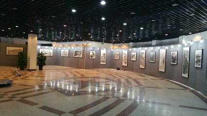 北京京瑞展覽展示 八棱柱掛畫展板與無縫展板的高品質(zhì)低成本服務(wù)